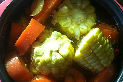 玉米胡萝卜排骨汤（电饭煲版）