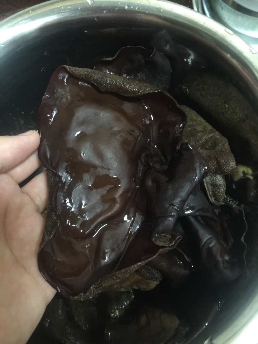 凉拌木耳的做法图解1