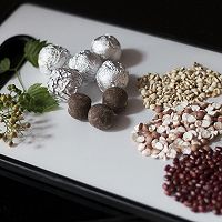 祛湿气神器—红豆薏米芡实丸的做法图解1