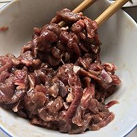 泡椒牛肉丝的做法图解1