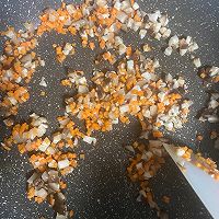 香菇虾皮粥的做法图解1