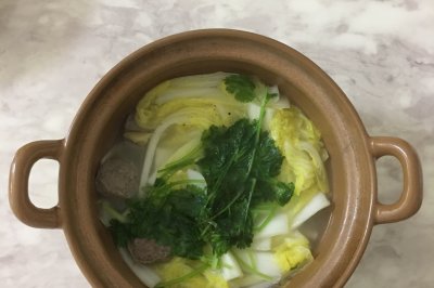 海鲜牛丸蔬菜汤