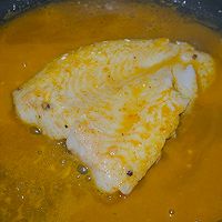 咖喱巴沙鱼盖浇墨鱼汁意面的做法图解7