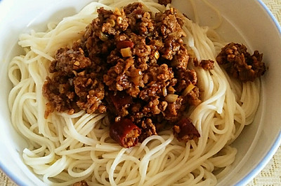 麻辣肉酱拌面