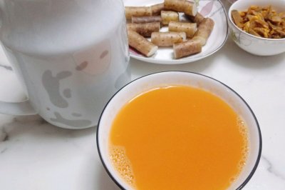 一碗暖暖的胡萝卜莲藕百合热饮