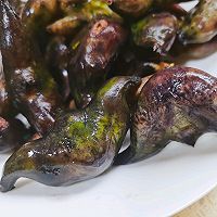 青红椒炒新鲜菱角的做法图解1
