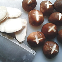 菌菇花边匹萨的做法图解2