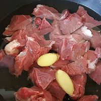 番茄土豆炖牛肉的做法图解2
