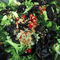 美味低脂的凉拌西兰花木耳的做法图解4