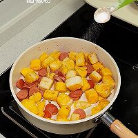 #感恩节为TA做顿饭#下饭早餐鸡蛋炒馒头丁！满足全家人的胃的做法图解3