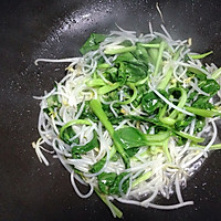 绿豆芽炒小白菜的做法图解6