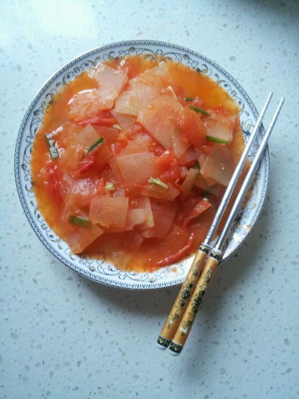 冬瓜炒番茄，喜欢番茄的筒子们这是一道超级简单的菜肴