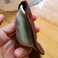双色豆沙企鹅甜蒸饺的做法图解7
