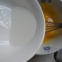 原味戚风奶油杯子蛋糕的做法图解5