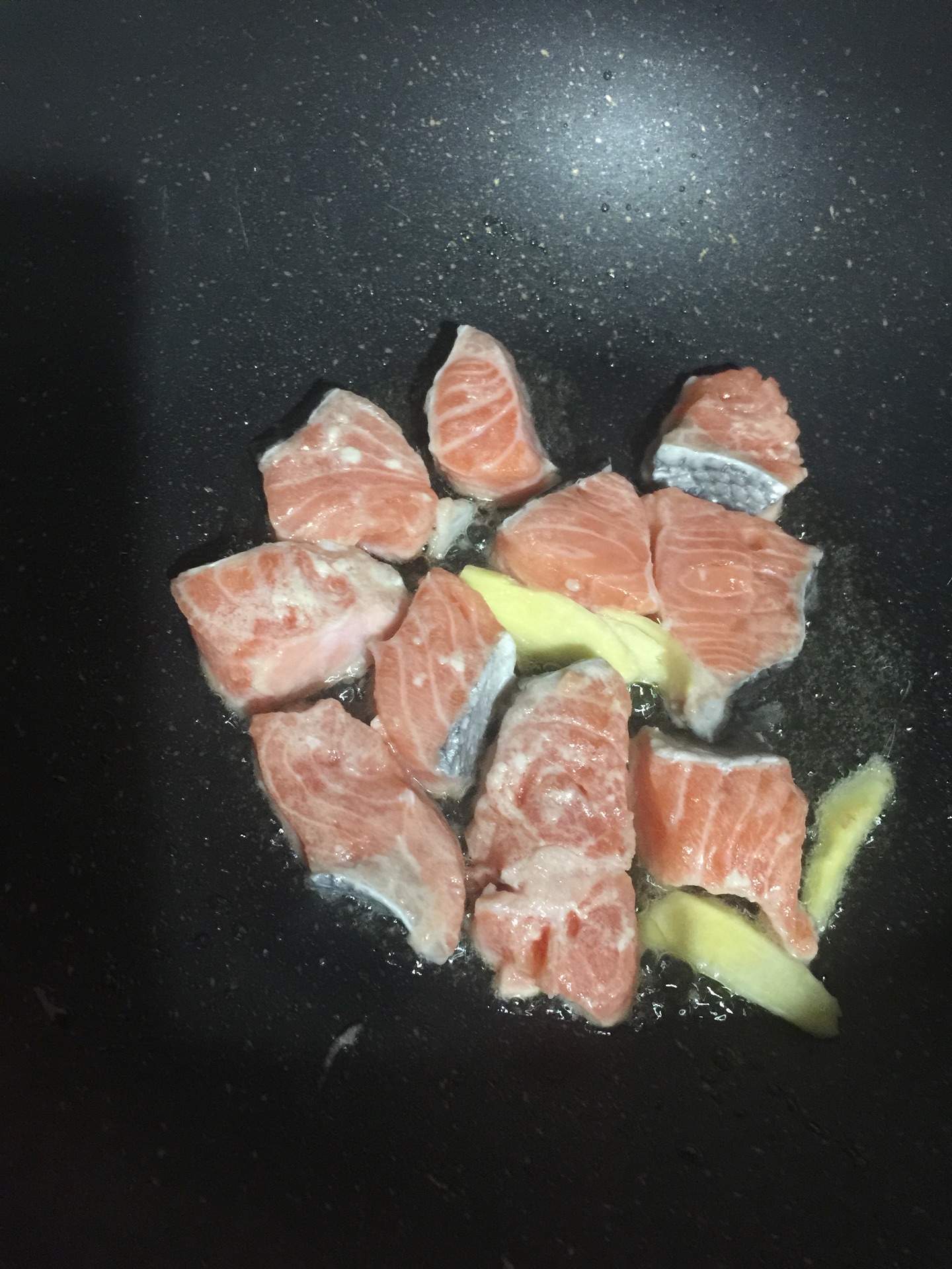 香煎三文鱼怎么做_香煎三文鱼的做法视频_ONEBOX_豆果美食
