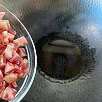 饭菜一锅出，打工人的省事餐～腊肠土豆焖饭的做法图解4