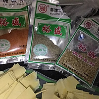 克东特色小干豆腐串的做法图解2