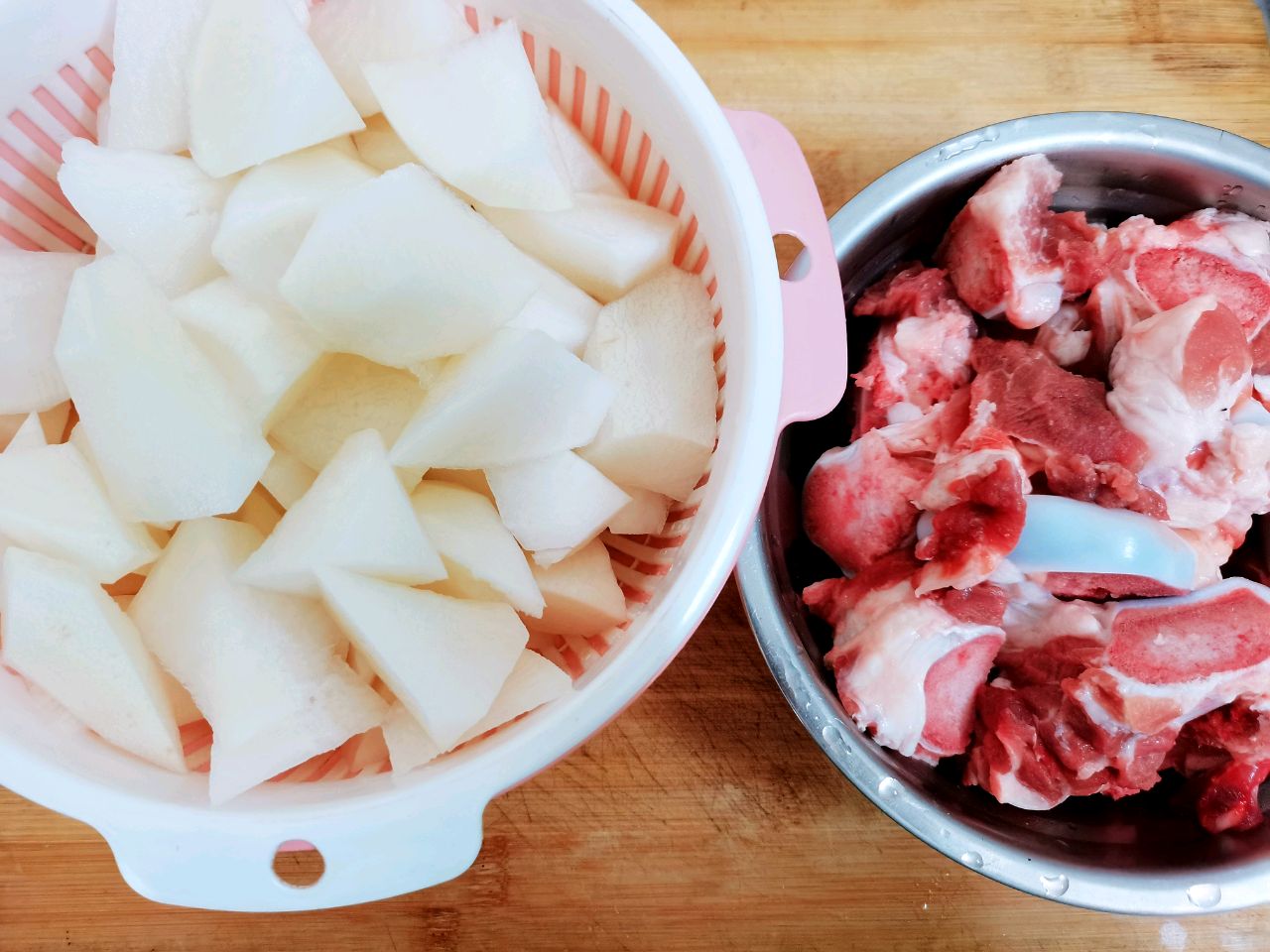 白萝卜排骨汤怎么做_白萝卜排骨汤的做法_清雅小厨_豆果美食