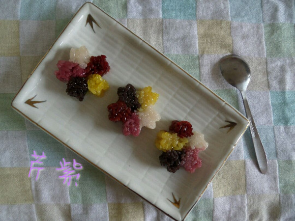 十分诱人的五色糯米饭