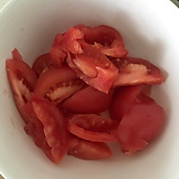 西红柿豆腐虾仁汤的做法图解1