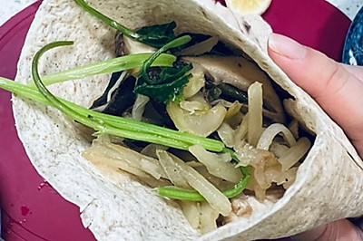【宅家New菜系】鸡肉蘑菇土豆丝卷饼