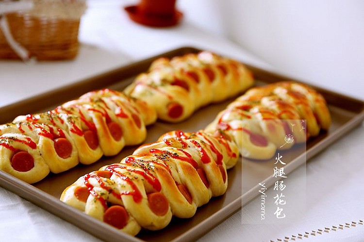 火腿肠花包的做法