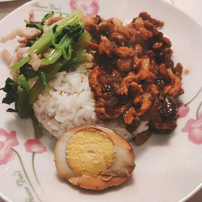 肉祖宗最爱的卤肉饭