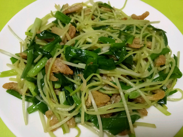 乐乐自家菜--银芽炒海米韭菜的做法