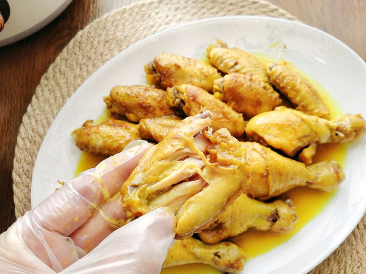 电饭煲盐焗鸡翅的做法