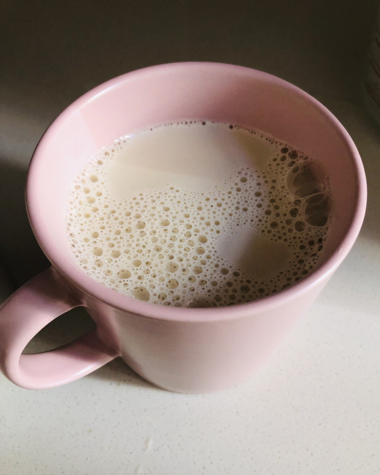 焦糖奶茶-只要简单的放三样东西的做法