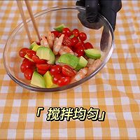 鲜虾芒果牛油果沙拉的做法图解3
