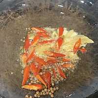 泡椒蒜苔炒鸭胗的做法图解4