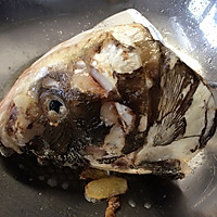 补脑益智：天麻黑豆鱼头汤的做法图解6