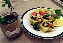 鲜虾蔬菜土豆泥+水果沙拉的做法