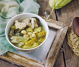 夏天解腻汤，苦瓜黄豆酸菜叶龙骨汤的做法