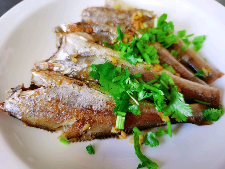 低脂快手菜--干煎椒盐小黄鱼的做法