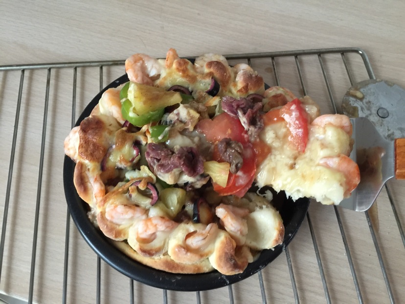 牛肉鲜虾双拼披萨的做法图解18