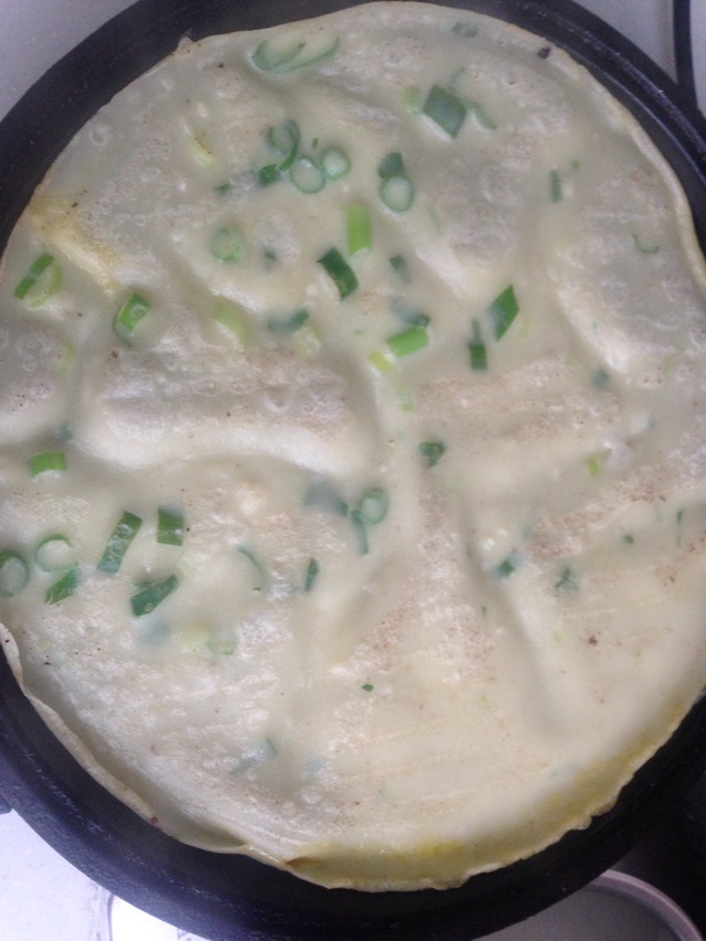煎饼卷菜的做法图解2