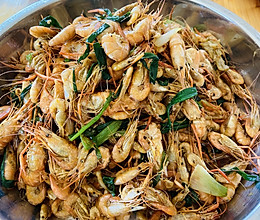 葱炒河虾的做法