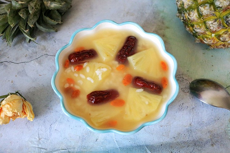 酸甜开胃菠萝红枣粥的做法