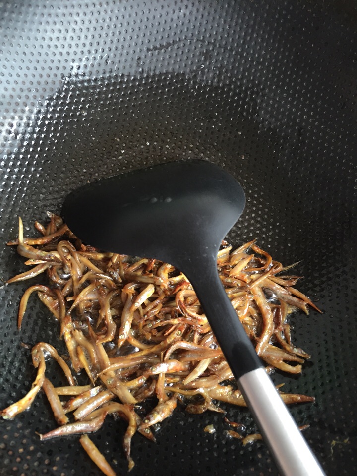 银鱼干炒娃娃菜的做法图解3