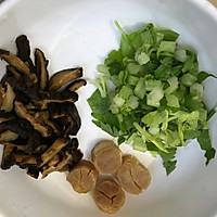 养胃瑶柱香菇鸡肉粥的做法图解2