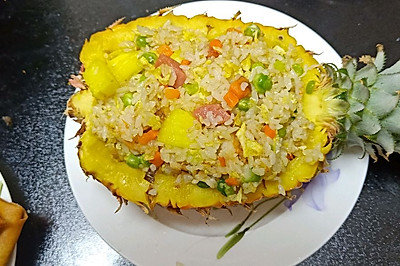 菠萝海鲜炒饭