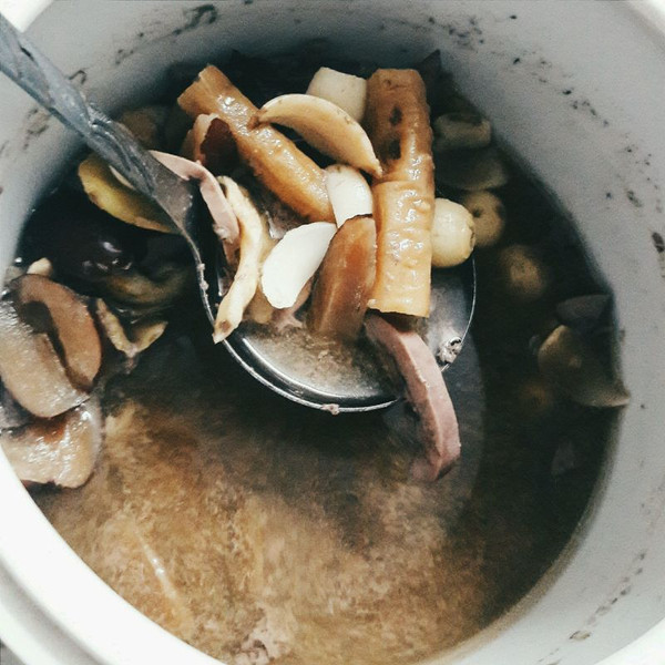 炖盅猪腰莲子百合汤