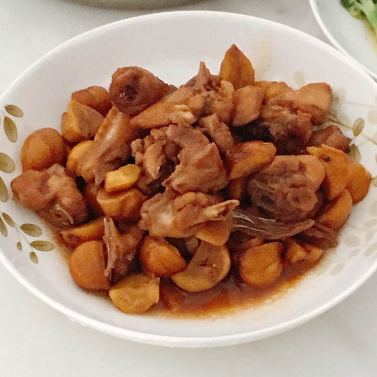 栗子焖鸡的做法