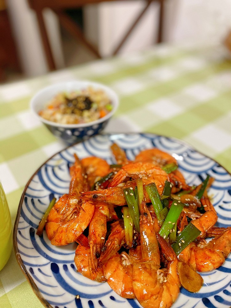 酱油炒虾的做法