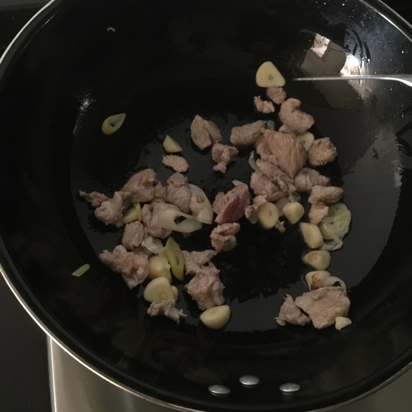 辣白菜五花肉炖土豆的做法图解6