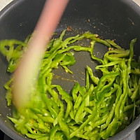 简单又下饭～青椒炒鸡蛋的做法图解3