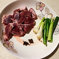 年饭肉熬油豆腐的做法图解3