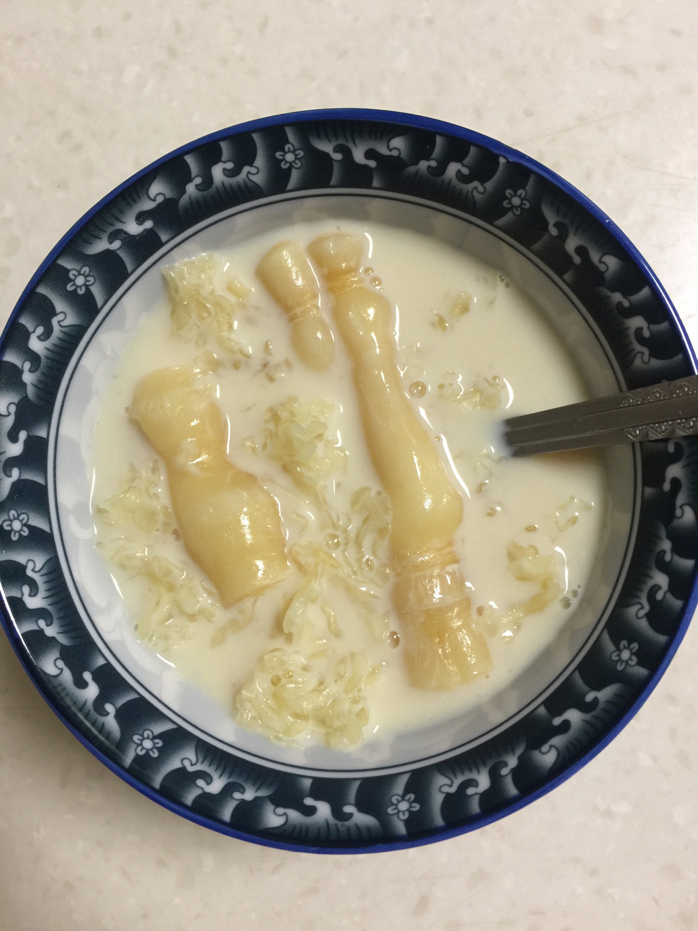 牛奶雪耳炖花胶的做法图解5